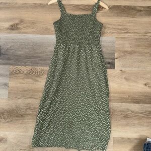 Old Navy Green Floral Smocked Midi Dress